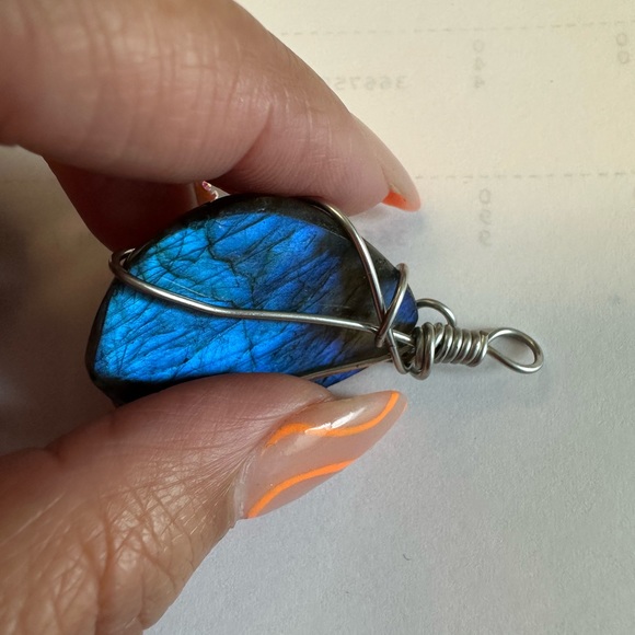 Beautiful LABRADORITE pendant with gorgeous flashing - Picture 7 of 9